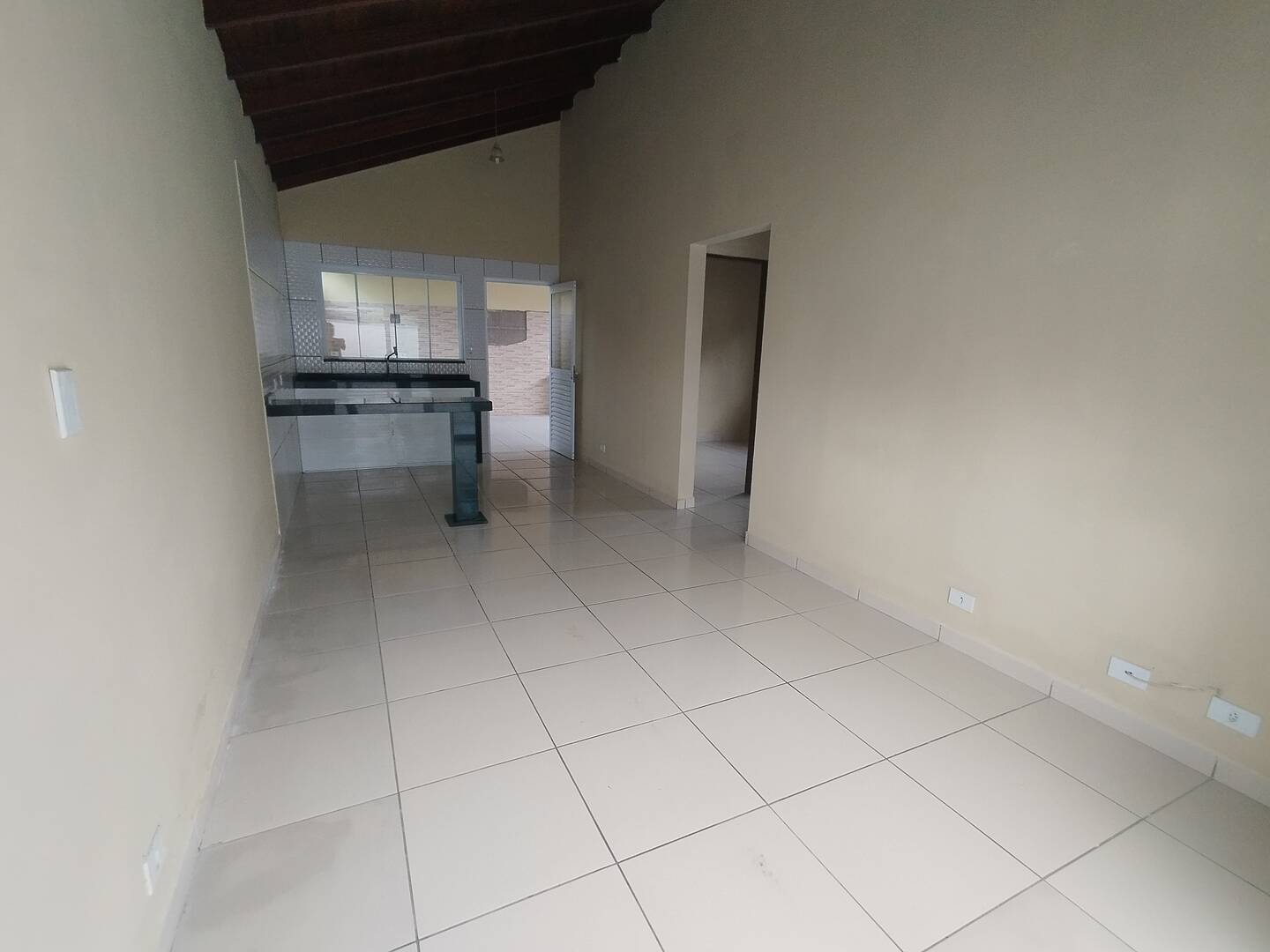 Casa para alugar com 2 quartos, 150m² - Foto 2