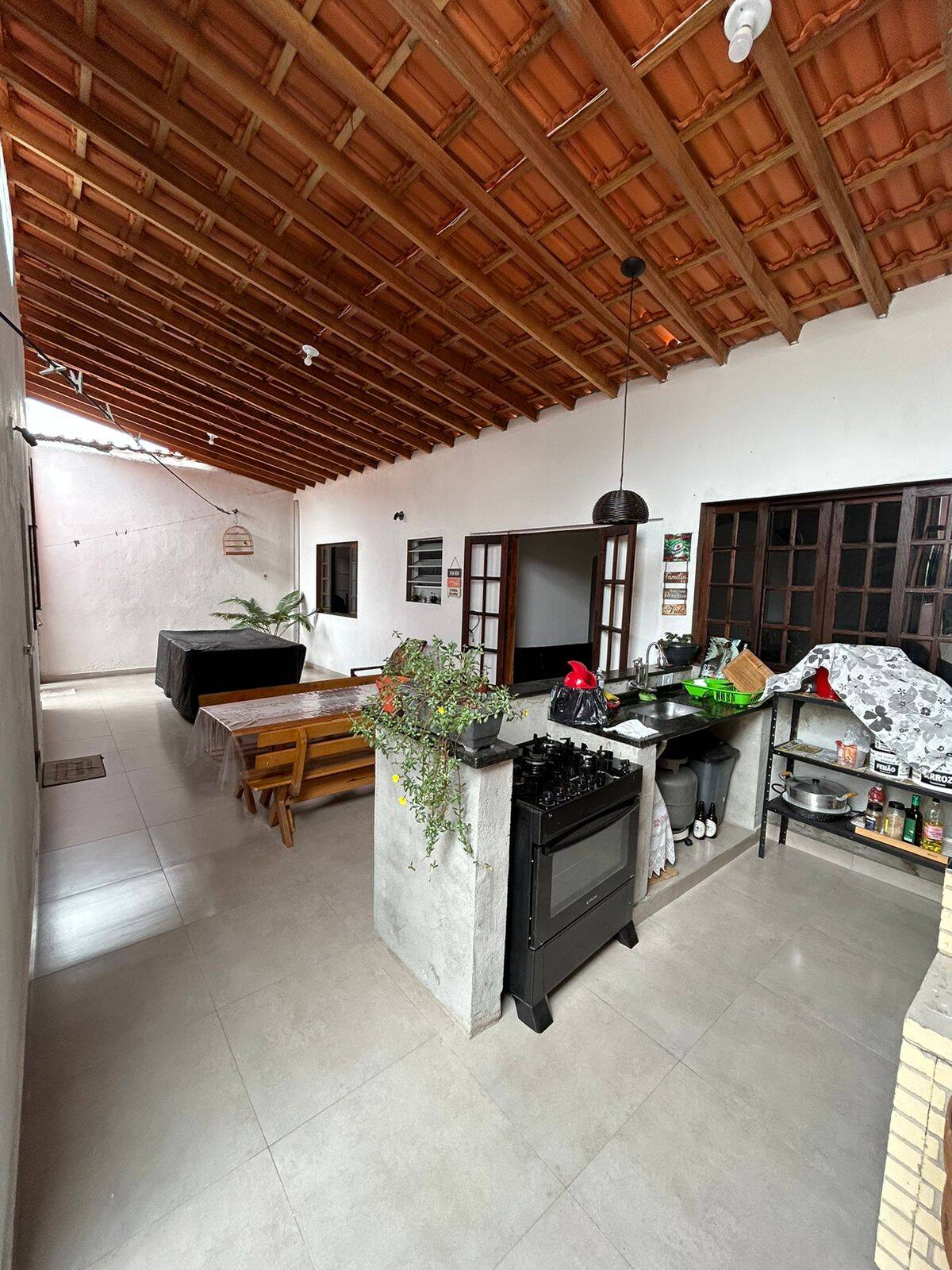 Casa à venda com 3 quartos, 250m² - Foto 1